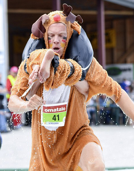 比赛中出现一场激烈对攻，场面精彩纷呈