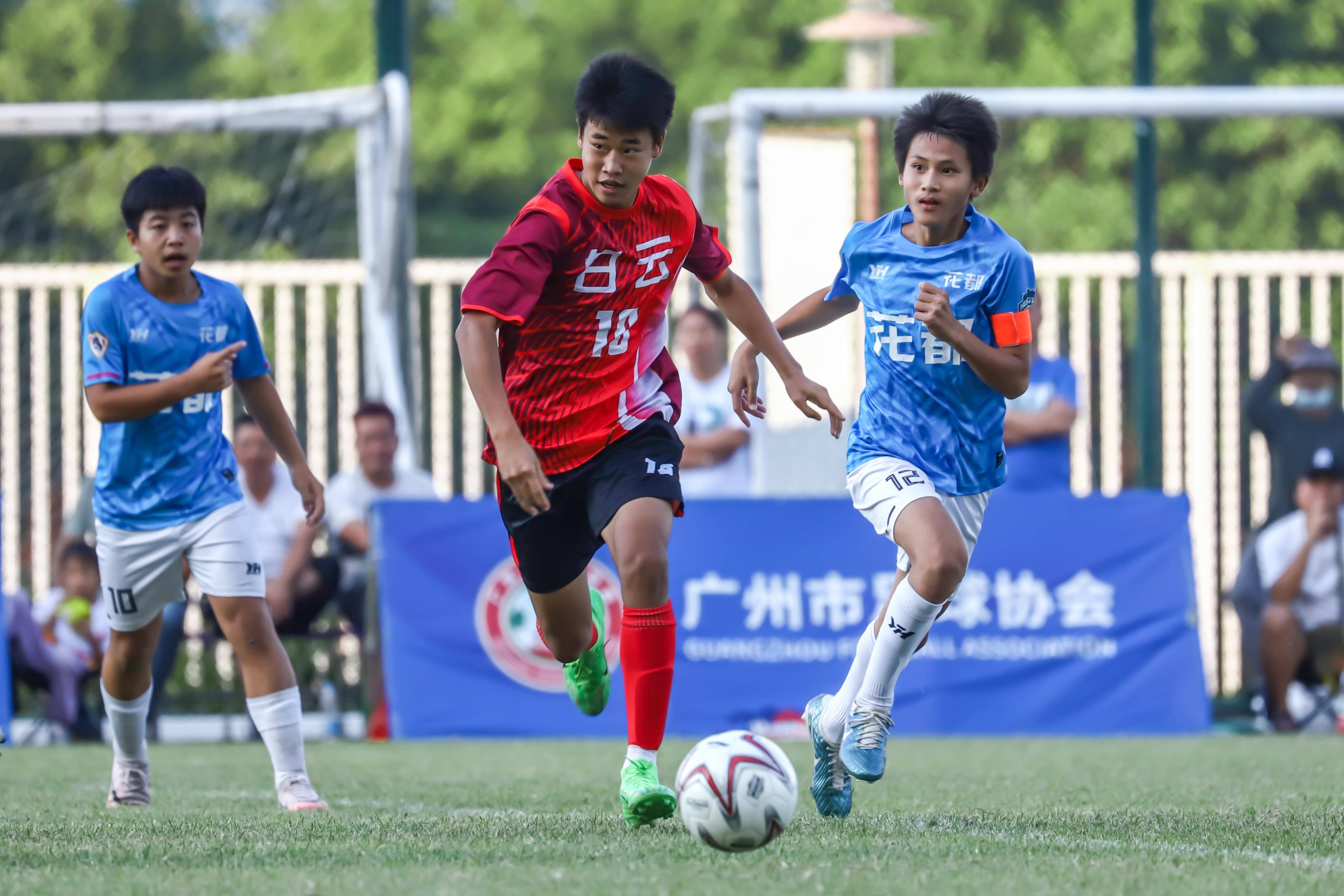 关于精彩纷呈！顶级球队将在绿茵场上一决雌雄的信息