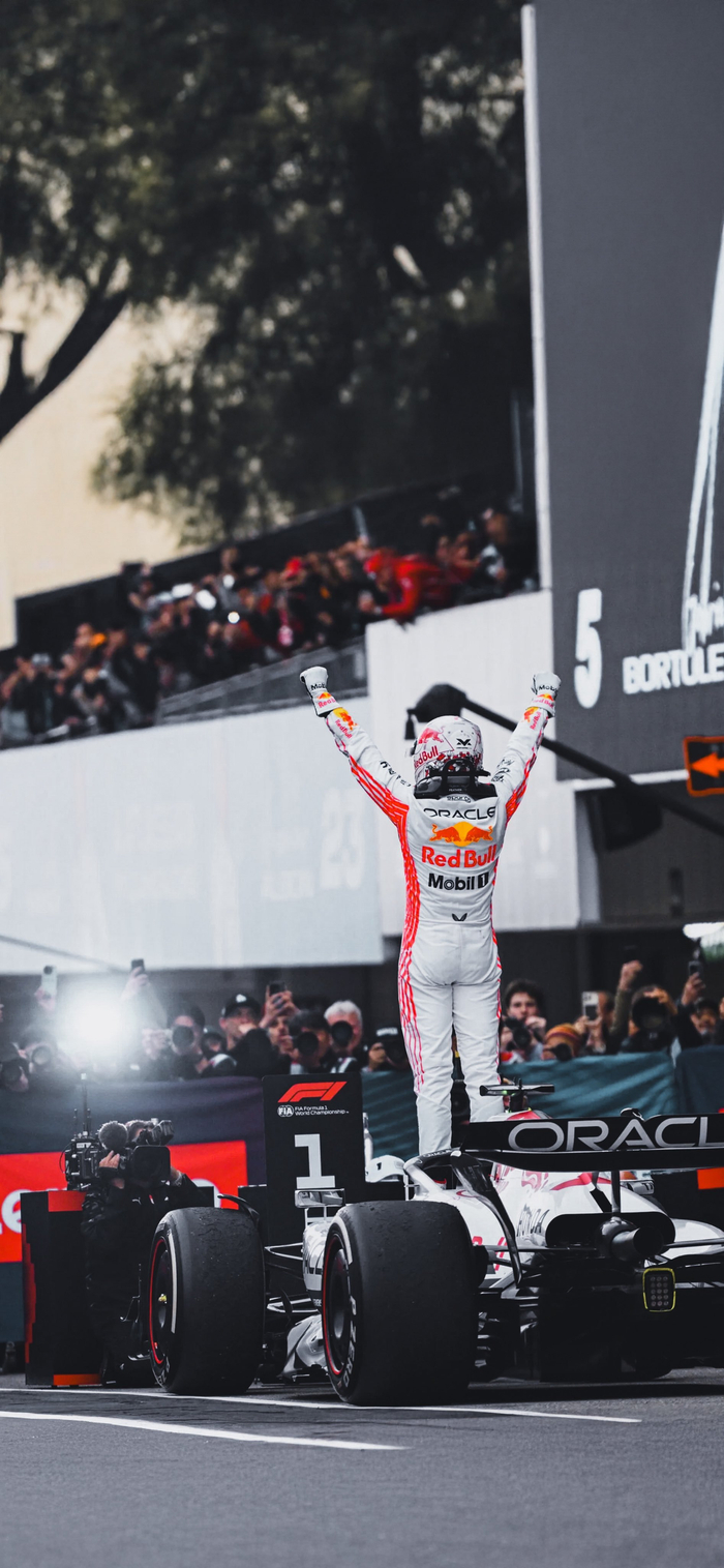 梅赛德斯鏖战威廉姆斯,维斯塔潘高光表现 梅赛德斯鏖战威廉姆斯,维斯塔潘高光表现