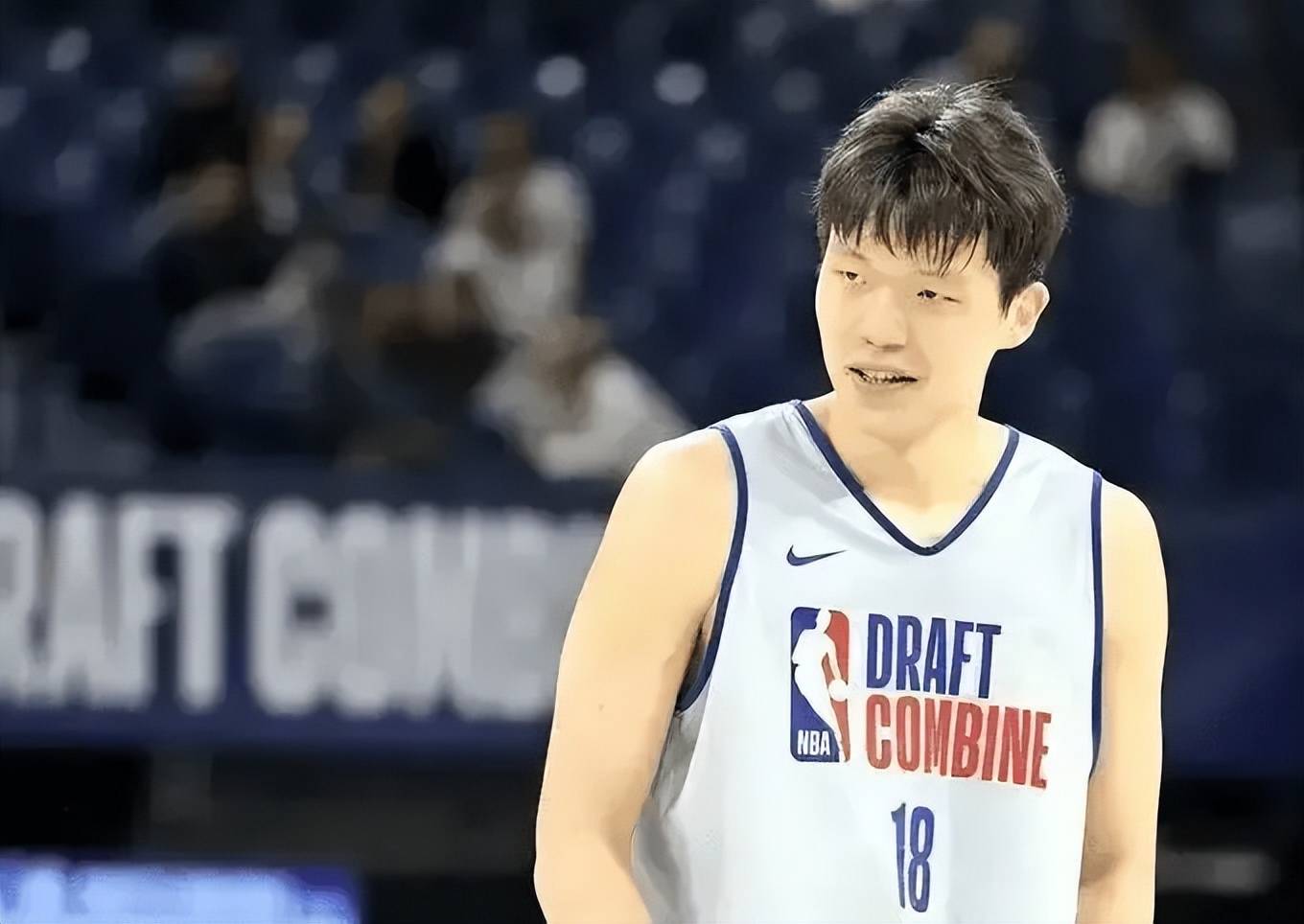 爵士完胜深圳队，塔图姆点燃赛场