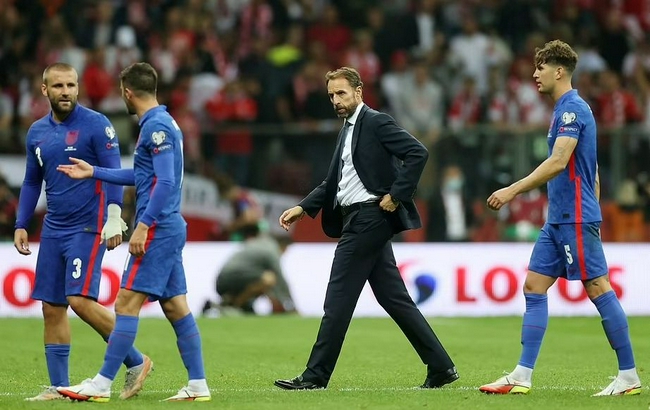 英格兰队逆转波兰队，王皓带队取胜