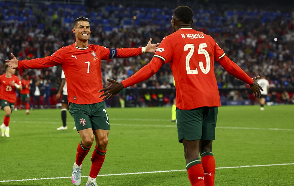 德国队轻取葡萄牙队，奥恰洛夫关键制胜