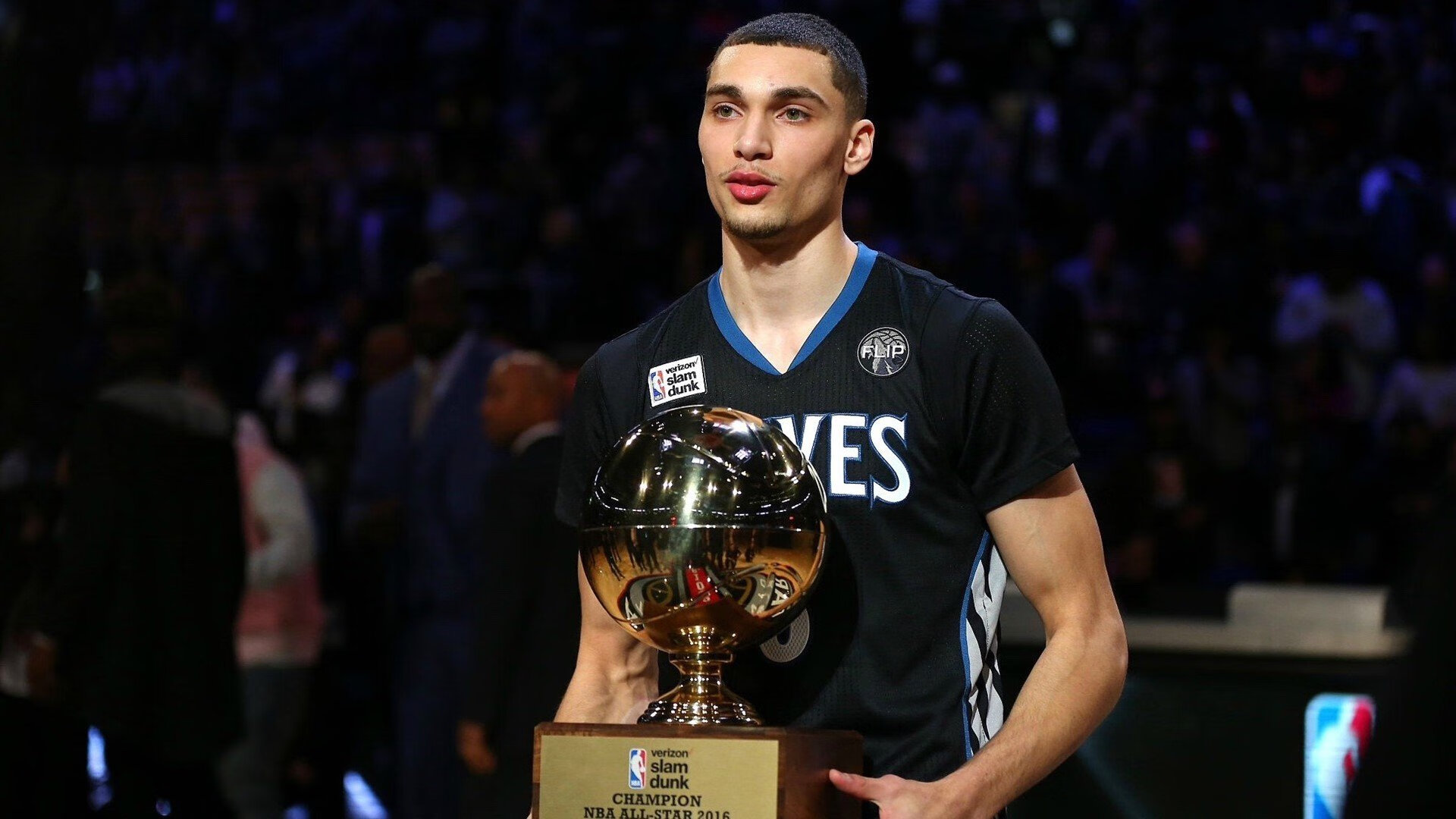 数据王者的孤峰与团队绝杀的共鸣，篮球哲学的永恒博弈