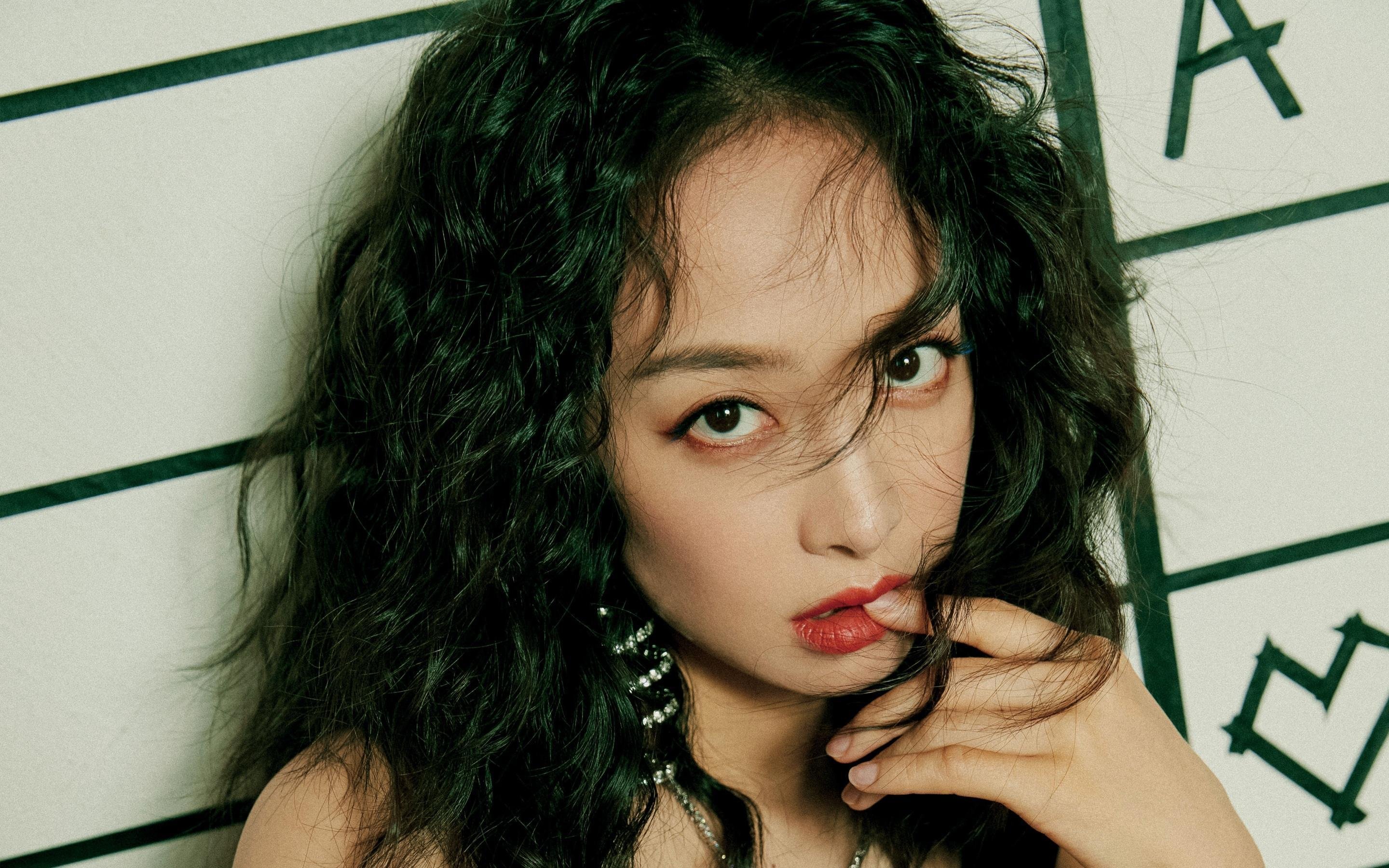 橙色的解构，当哈兰德在卢浮宫前完成帽子戏法