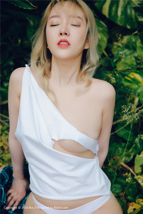 赛道硝烟未散，球场已鸣终场哨，速度时代的两极48小时